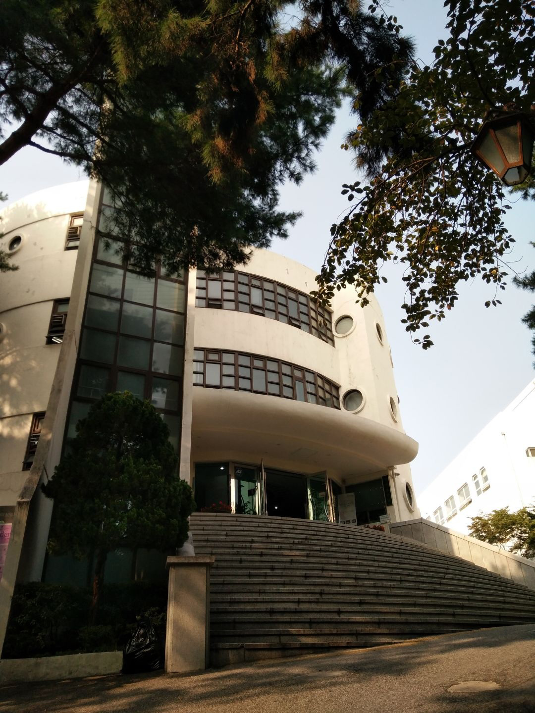 韓國留學  這個韓國語學院，各項費用都比較低！